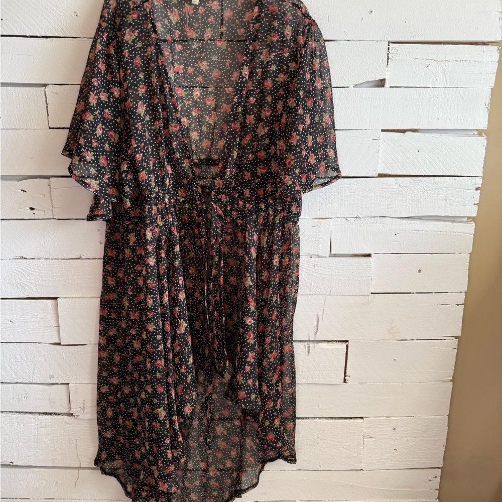 Chic Floral Black and Pink Robe